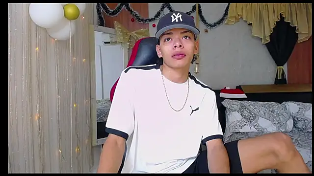 Snapshot of Harry_jhonsson chatting on December 18, 2025, 1:00 am Harry jhonsson online show from December 18, 2025, 1:00 am