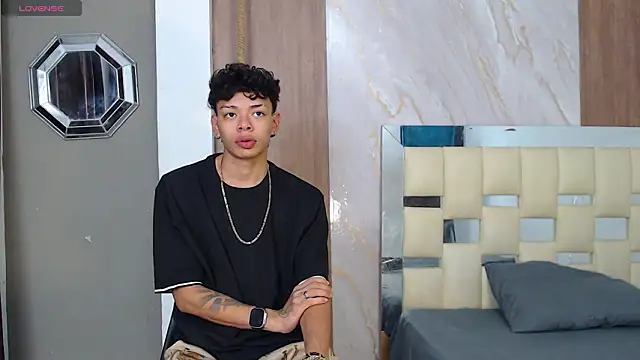 Snapshot of Harry_jhonsson chatting on March 8, 2026, 1:03 am Harry jhonsson online show from March 8, 2026, 1:03 am