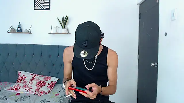 Snapshot of Harry_jhonsson chatting on June 19, 2026, 4:17 am Harry jhonsson online show from June 19, 2026, 4:17 am