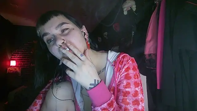 MoorderxDoll online show from December 27, 2024, 8:50 pm