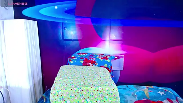 Snapshot of Cristalxxts chatting on October 25, 2025, 8:36 pm Cristalxxts online show from October 25, 2025, 8:36 pm