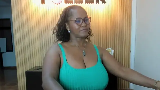 Snapshot of AliciaMiilf chatting on February 11, 2025, 7:05 pm AliciaMiilf online show from February 11, 2025, 7:05 pm