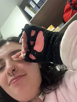 Snapshot of Sachi_Meow chatting on February 15, 2025, 2:04 am Sachi Meow online show from February 15, 2025, 2:04 am