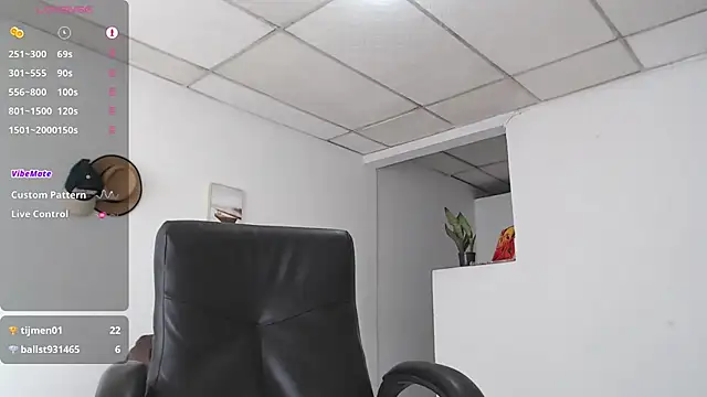 Aaronblack1  online show from September 12, 2025, 1:11 pm