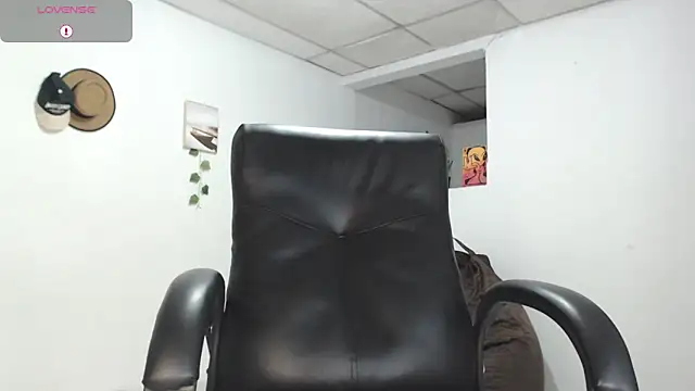 Aaronblack1  online show from September 22, 2025, 1:51 am