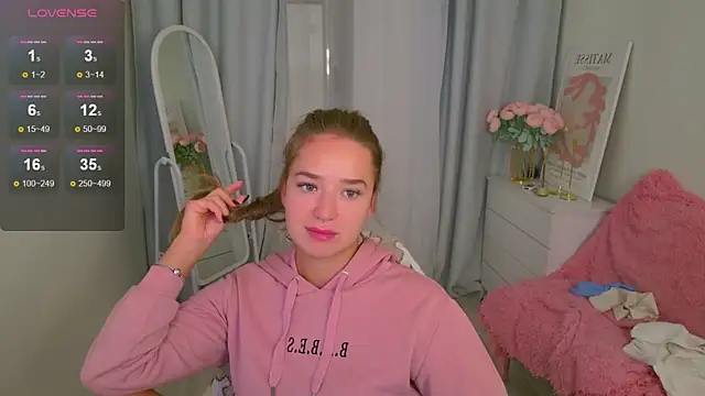 Snapshot of LovelyJessie chatting on October 8, 2025, 8:56 am LovelyJessie online show from October 8, 2025, 8:56 am