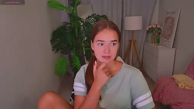 Snapshot of LovelyJessie chatting on July 1, 2026, 1:34 pm LovelyJessie online show from July 1, 2026, 1:34 pm