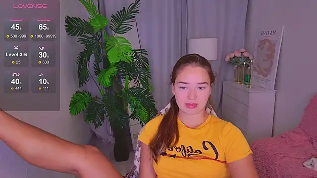 Snapshot of LovelyJessie chatting on July 20, 2026, 1:35 pm LovelyJessie online show from July 20, 2026, 1:35 pm