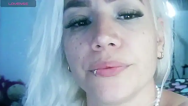 Snapshot of LuCKy_JoK chatting on March 12, 2025, 5:28 pm LuCKy JoK online show from March 12, 2025, 5:28 pm