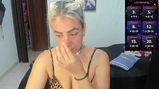 Snapshot of LuCKy_JoK chatting on September 12, 2025, 7:36 pm LuCKy JoK online show from September 12, 2025, 7:36 pm