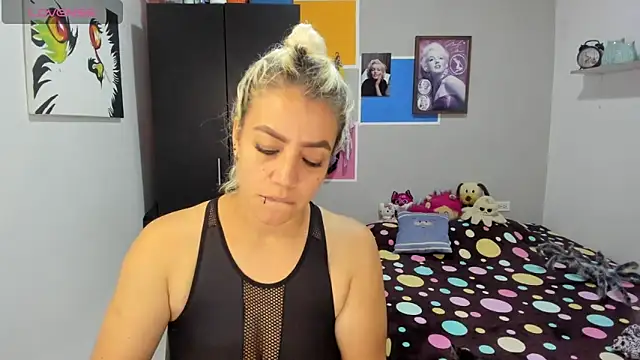 Snapshot of LuCKy_JoK chatting on October 7, 2025, 12:35 pm LuCKy JoK online show from October 7, 2025, 12:35 pm