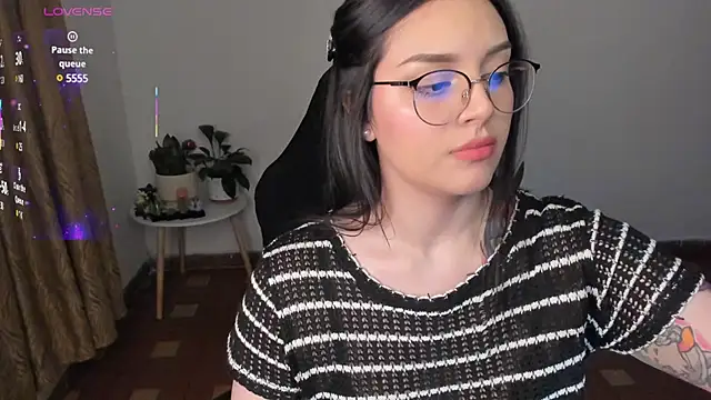 Snapshot of anaveleeez chatting on February 26, 2025, 6:15 am anaveleeez online show from February 26, 2025, 6:15 am