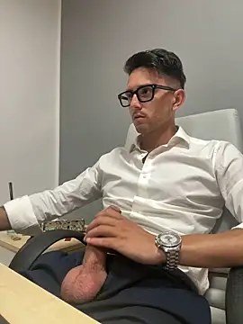 masterboss  online show from September 12, 2025, 11:43 am