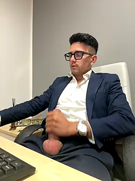 masterboss  online show from October 3, 2025, 11:40 am