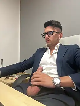 masterboss  online show from October 14, 2025, 11:44 am