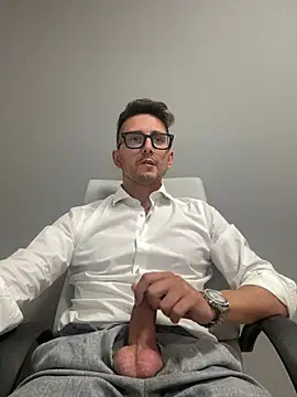 Snapshot of masterboss_ chatting on July 27, 2026, 11:28 am masterboss online show from July 27, 2026, 11:28 am