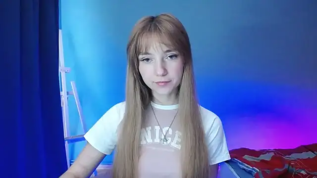 Snapshot of LuciaYoung chatting on January 21, 2025, 7:26 am LuciaYoung online show from January 21, 2025, 7:26 am