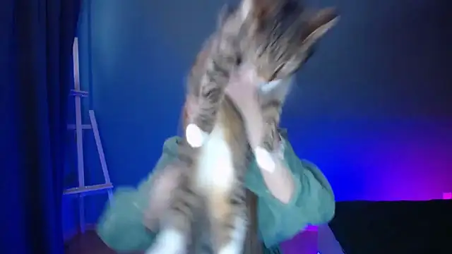 Snapshot of LuciaYoung chatting on February 12, 2025, 6:19 am LuciaYoung online show from February 12, 2025, 6:19 am