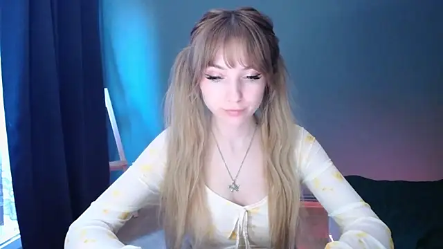 Snapshot of LuciaYoung chatting on February 21, 2025, 4:16 pm LuciaYoung online show from February 21, 2025, 4:16 pm