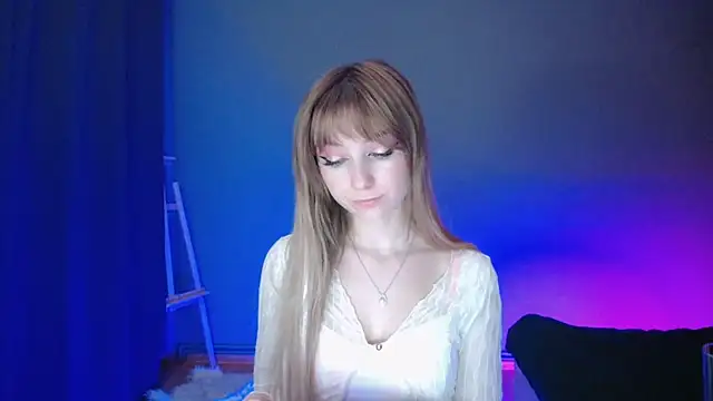 Snapshot of LuciaYoung chatting on March 11, 2025, 10:31 pm LuciaYoung online show from March 11, 2025, 10:31 pm