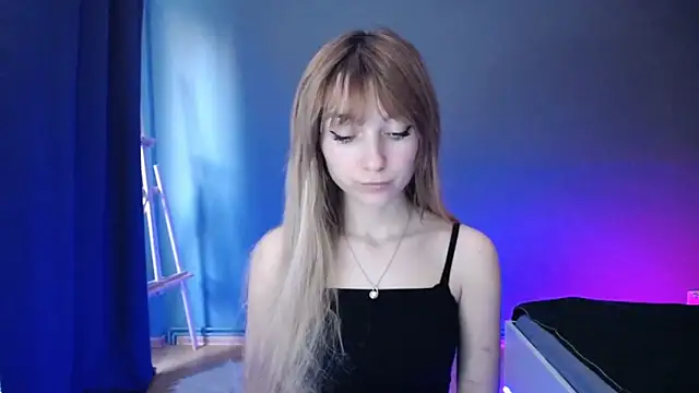 Snapshot of LuciaYoung chatting on March 18, 2025, 4:26 pm LuciaYoung online show from March 18, 2025, 4:26 pm