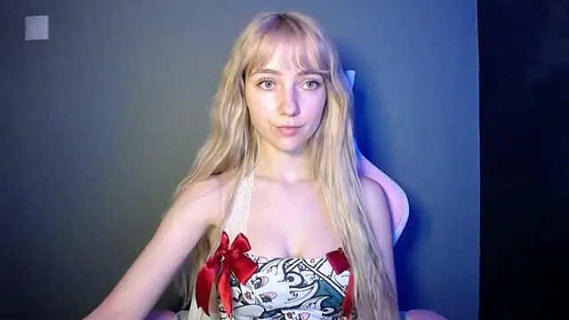 LuciaYoung online show from April 27, 2026, 7:23 pm