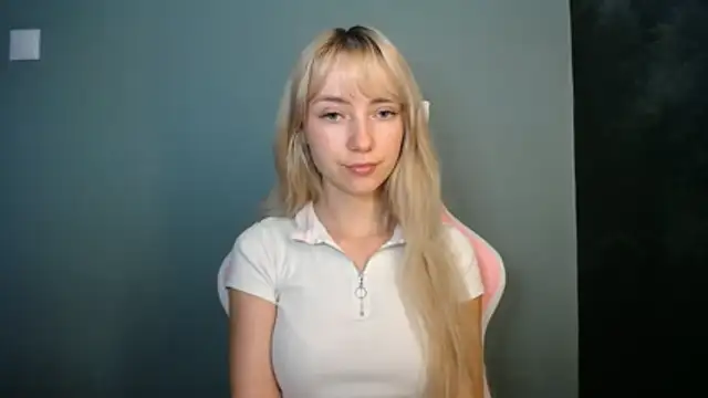 LuciaYoung online show from June 10, 2026, 6:34 am