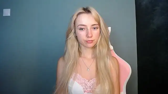 LuciaYoung online show from June 13, 2026, 7:17 am