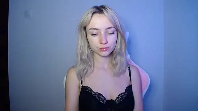 LuciaYoung online show from July 12, 2026, 6:32 pm
