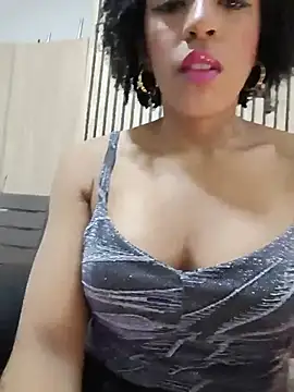 Snapshot of Issa_Km_ chatting on July 22, 2026, 12:02 am Issa Km online show from July 22, 2026, 12:02 am