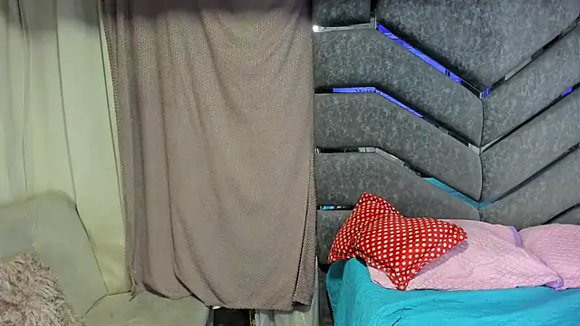 Snapshot of Latinos_couples chatting on January 14, 2025, 6:45 am Latinos couples online show from January 14, 2025, 6:45 am