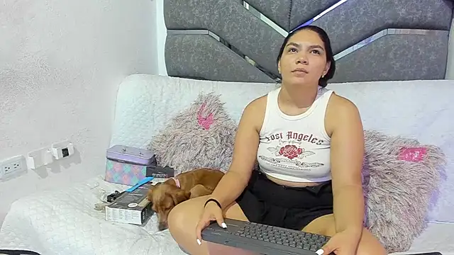 Snapshot of Latinos_couples chatting on November 22, 2025, 4:11 am Latinos couples online show from November 22, 2025, 4:11 am