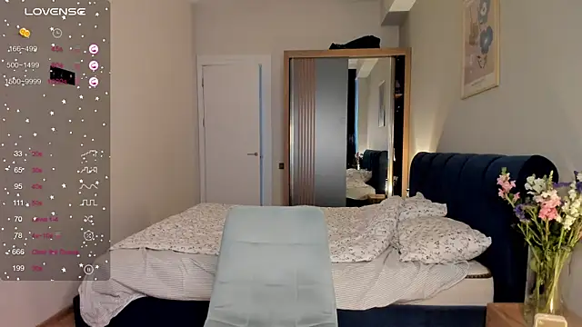 ThreeshaWhite online show from November 11, 2025, 5:18 am