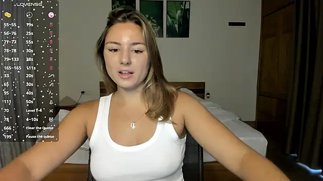 Snapshot of ThreeshaWhite chatting on May 29, 2026, 4:43 am ThreeshaWhite online show from May 29, 2026, 4:43 am