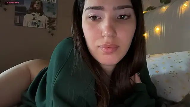 Snapshot of Anisawithlove chatting on May 15, 2026, 6:20 am Anisawithlove online show from May 15, 2026, 6:20 am