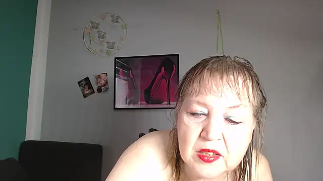 Snapshot of Blasflittchen chatting on November 18, 2025, 9:25 am Blasflittchen online show from November 18, 2025, 9:25 am