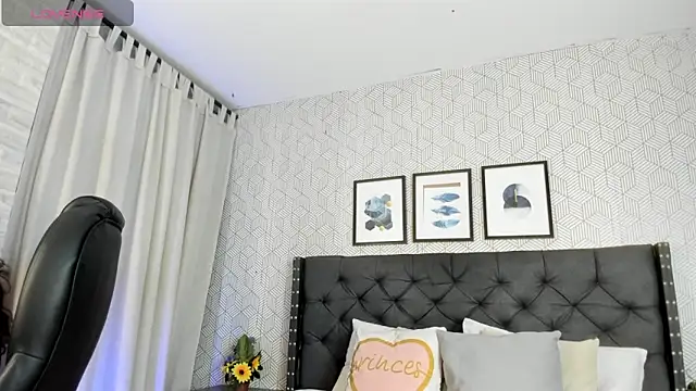 emma  smith1 online show from February 19, 2025, 12:22 pm