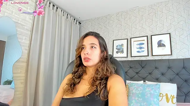 emma  smith1 online show from March 13, 2025, 12:35 pm