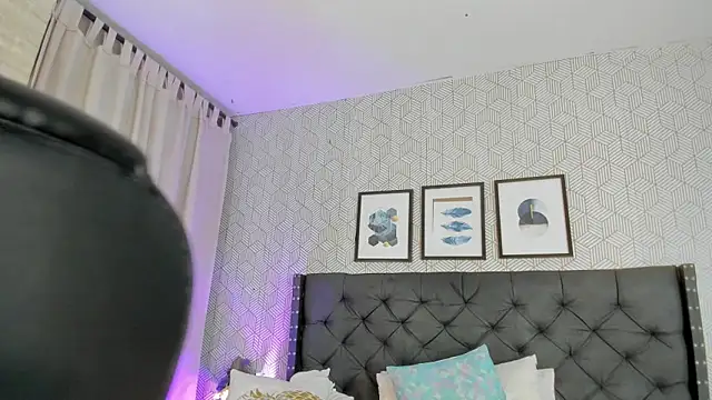 emma  smith1 online show from March 20, 2025, 7:04 pm