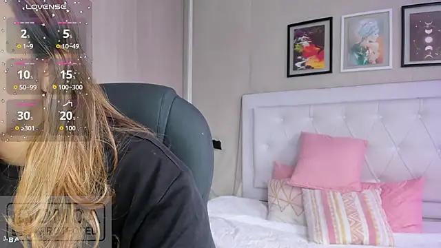 emma  smith1 online show from April 30, 2026, 12:55 pm
