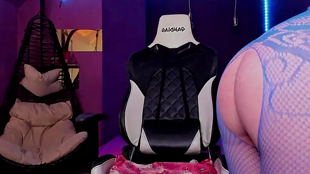 Snapshot of HalaanaTendeer chatting on December 13, 2024, 6:49 pm HalaanaTendeer online show from December 13, 2024, 6:49 pm