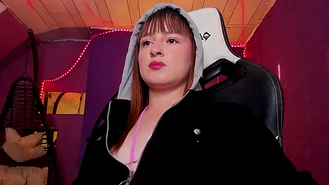 Snapshot of HalaanaTendeer chatting on January 18, 2025, 12:04 pm HalaanaTendeer online show from January 18, 2025, 12:04 pm