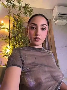 LIAH IZUMI online show from July 28, 2026, 4:39 pm