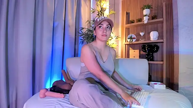 LIAH IZUMI online show from August 2, 2026, 12:36 pm