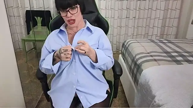 Snapshot of __Nina chatting on February 7, 2025, 2:58 pm Nina online show from February 7, 2025, 2:58 pm