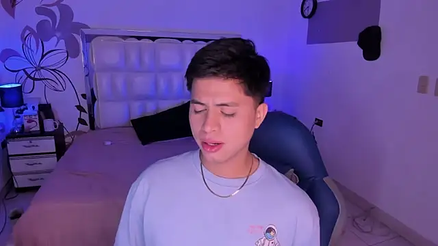 Niicky1  online show from December 30, 2024, 8:47 pm