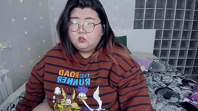 Snapshot of Nadine_asian chatting on December 11, 2024, 12:12 pm Nadine asian online show from December 11, 2024, 12:12 pm