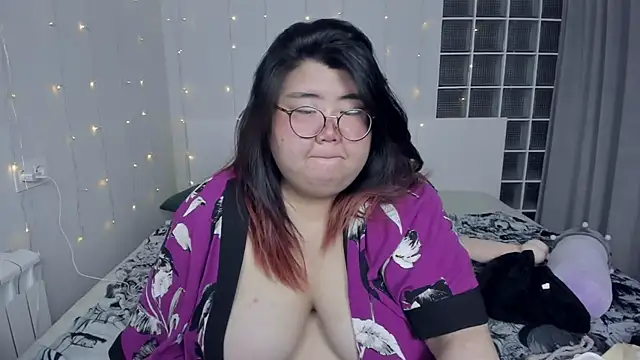 Snapshot of Nadine_asian chatting on December 12, 2024, 5:20 am Nadine asian online show from December 12, 2024, 5:20 am