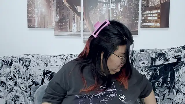 Snapshot of Nadine_asian chatting on December 16, 2024, 6:21 am Nadine asian online show from December 16, 2024, 6:21 am