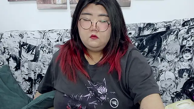 Snapshot of Nadine_asian chatting on December 27, 2024, 12:23 pm Nadine asian online show from December 27, 2024, 12:23 pm